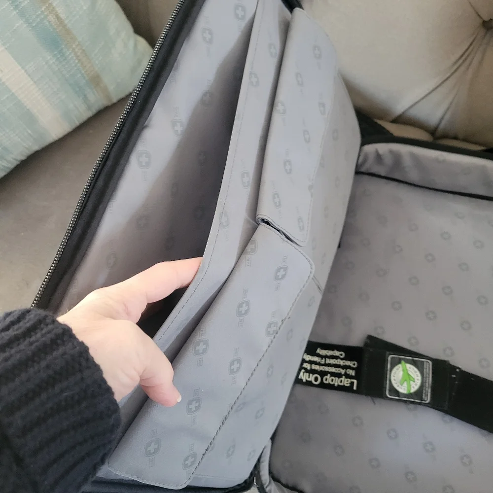SwissGear by Wenger Laptop Shoulder Bag Black